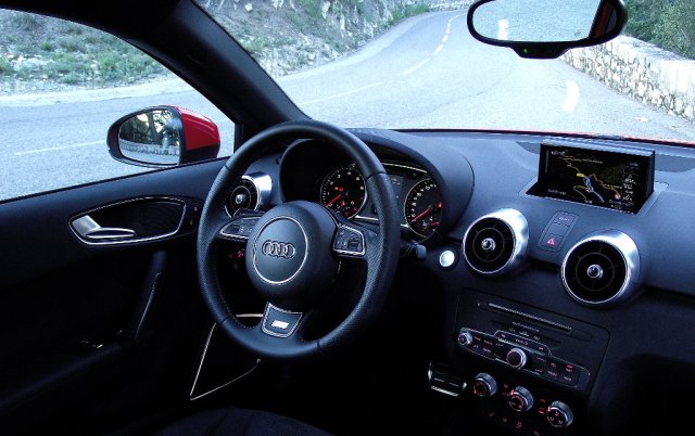 Das Cockpit des Audi A1 Facelift (2015, Typ 8X).